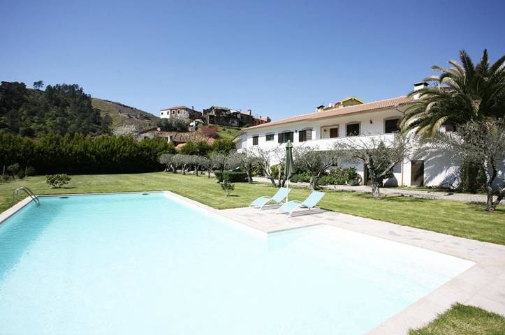 Gîte pour 8 personnes, avec vue ainsi que piscine et jardin dans Abaças