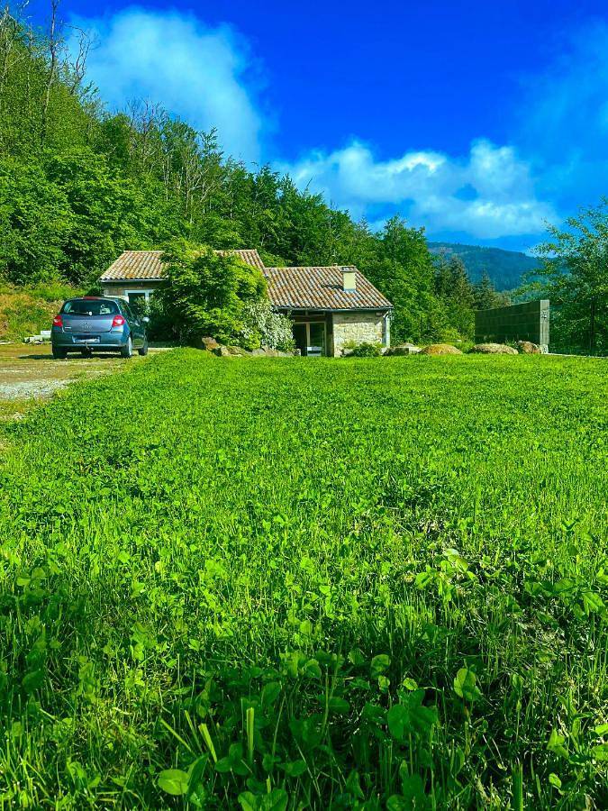 Gîte Chez la Marie, maison de caractère et de quiétude in Pélussin, Parc Naturel Régional du Pilat