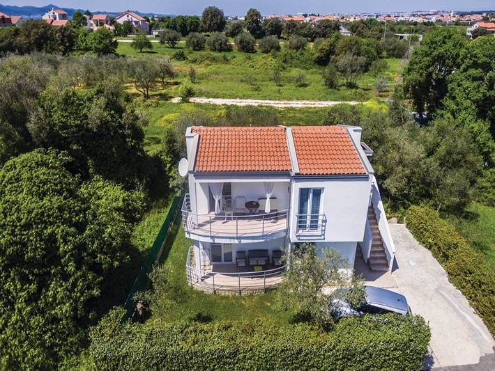 Ferienhaus für 8 Personen, mit Balkon/Terrasse und Terrasse sowie Garten in Bibinje