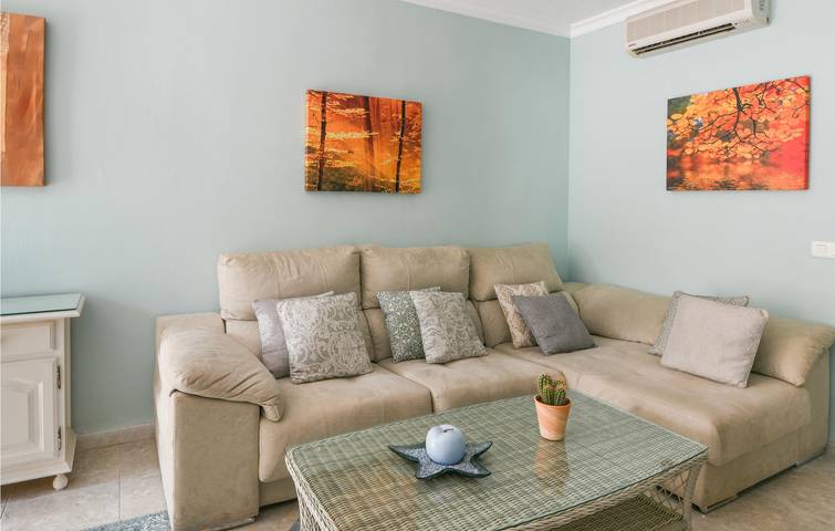 Appartement de vacances entier, Appartement en bord de mer avec climatisation et parking in La Carihuela, Torremolinos