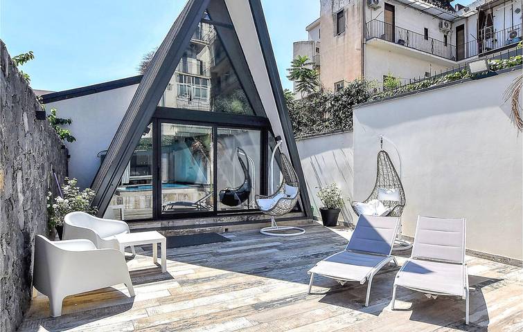 Ferienhaus für 6 Personen, mit Terrasse und Whirlpool sowie Garten und Pool