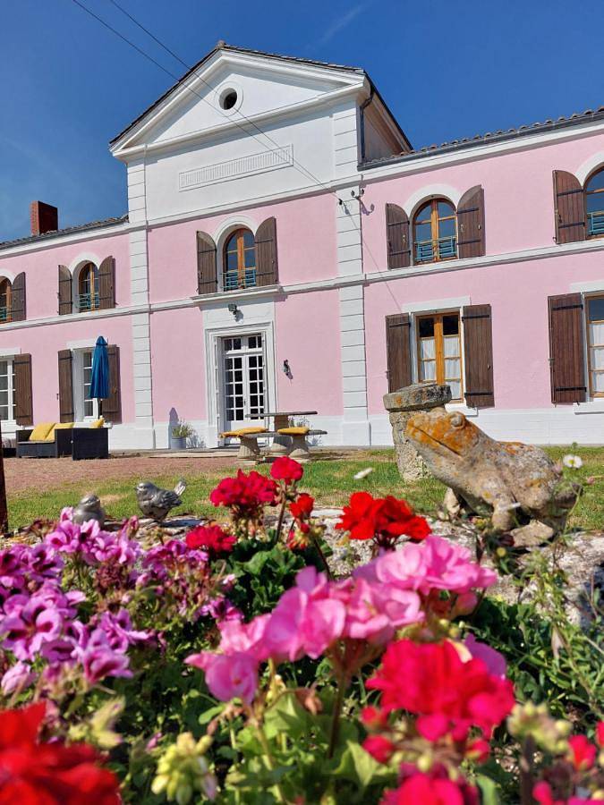 Maison Rouge in Saint-Jean-d'Angély, Région de Saint-Jean-d'Angély