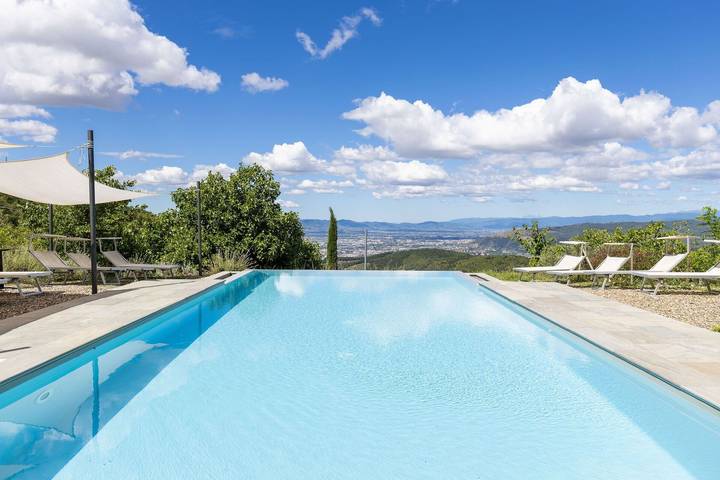 Villa per 17 persone, con piscina e terrazza in Sesto Fiorentino