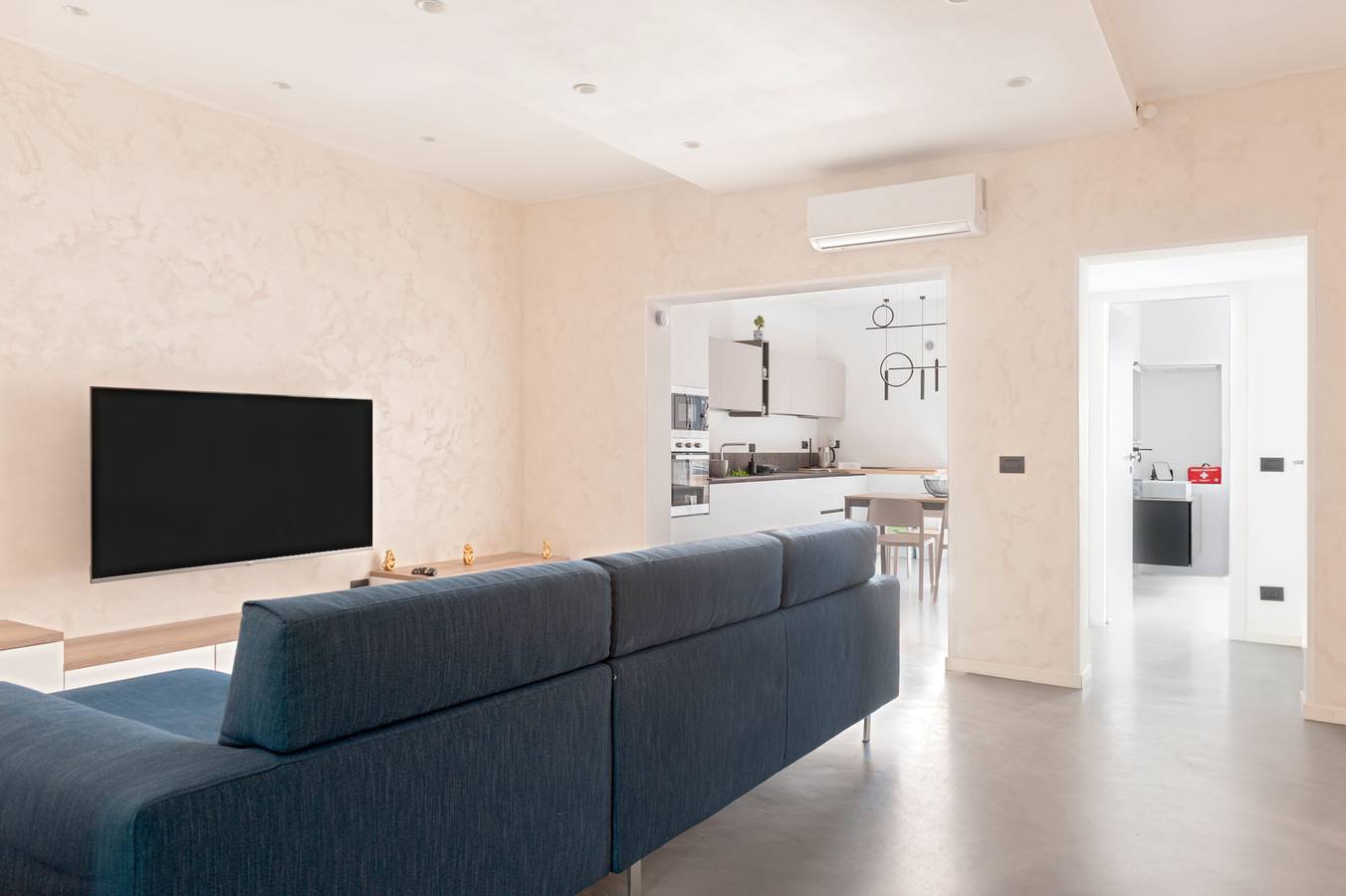 Ganze Wohnung, Ferienwohnung 'Riva 26 - Vista Mare E Design' mit Meerblick, Balkon und Wi-Fi in Livorno, Etruskische Küste