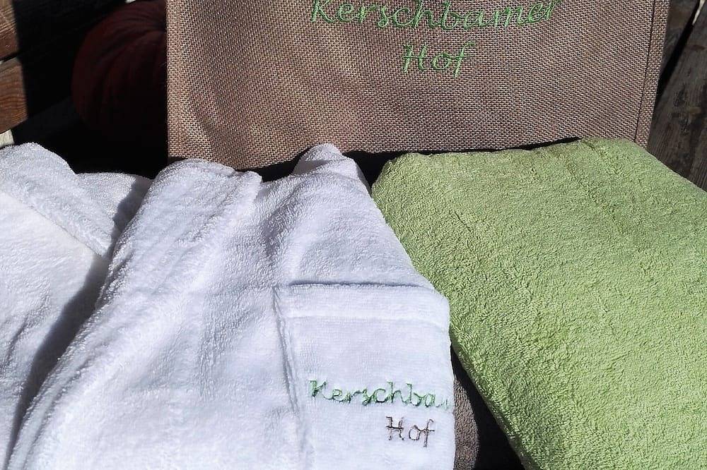 Ganze Wohnung, Quiet with a wonderful view, hiking from the farm, sauna, large pool, guest card in Kurtatsch an der Weinstraße, Nonsberggruppe
