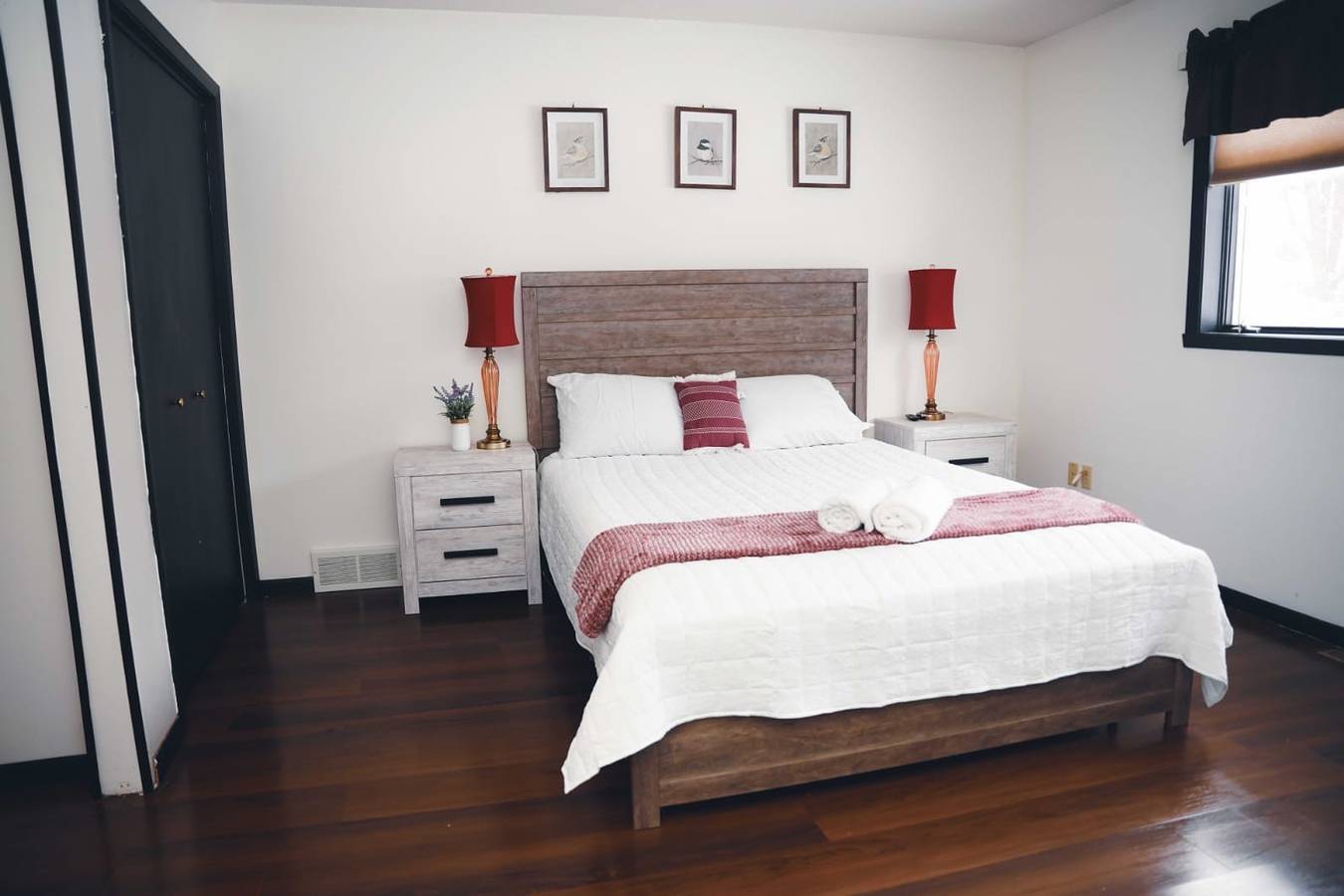 Moorhead 4-Bed, Sleeps 8, with Aircon & Parking in Minnesota