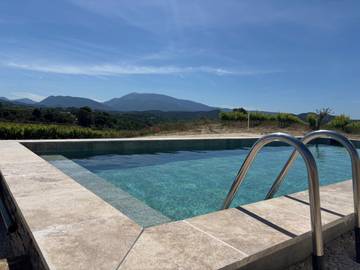 Gîte pour 4 personnes, avec jardin ainsi que balcon et piscine dans le Vaucluse