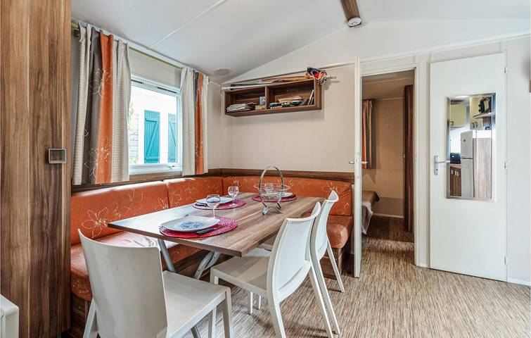 Wohnwagen für 6 Personen, mit Terrasse und Pool sowie Garten in Sete - 3