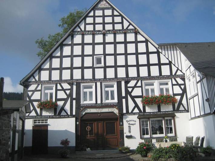 BnB für 2 Personen, mit Terrasse und Garten sowie Ausblick in Schmallenberg