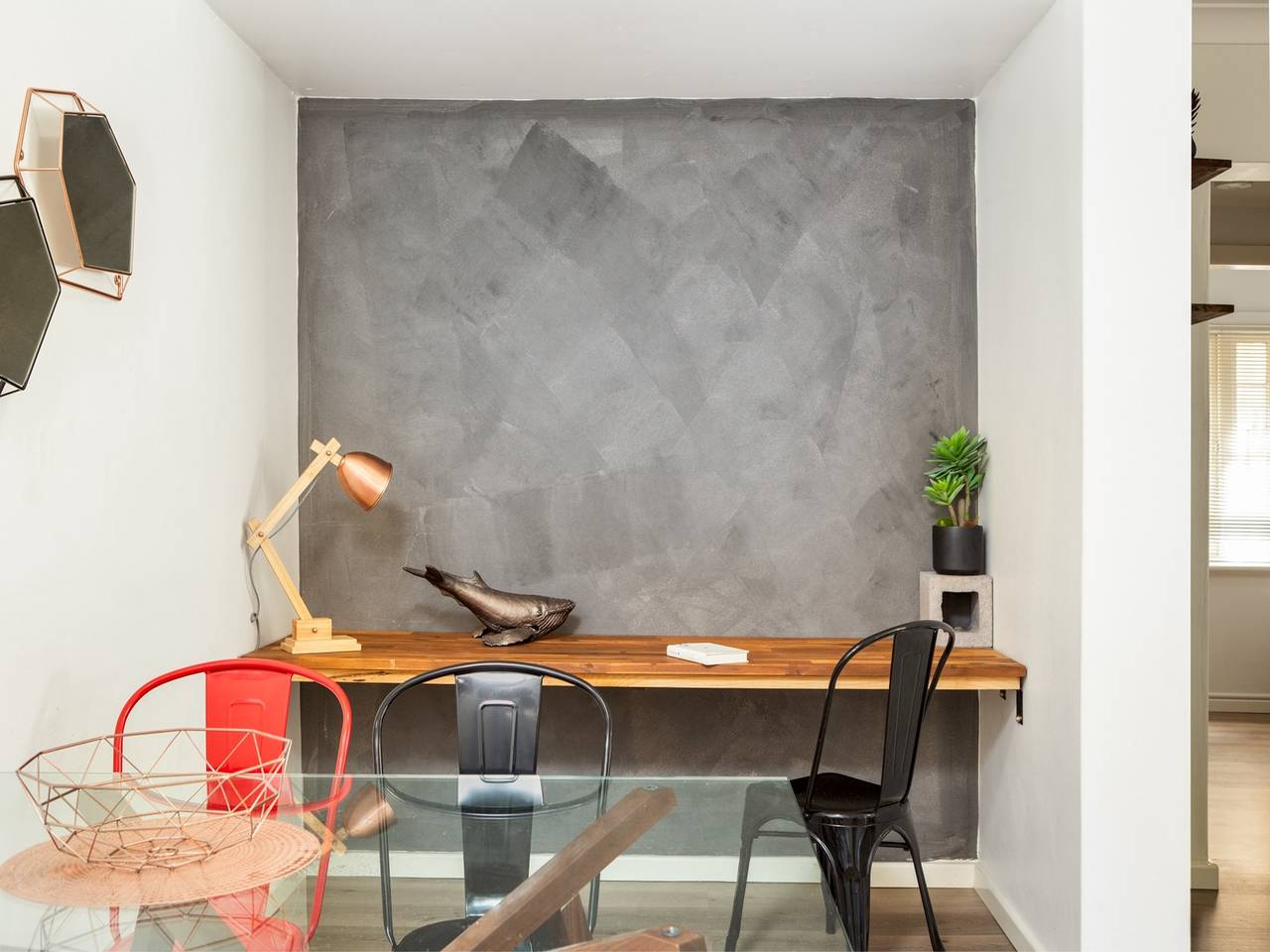 Entire apartment, Suburban Two-bed Apartment with Parking and Patio in Sydney, New South Wales