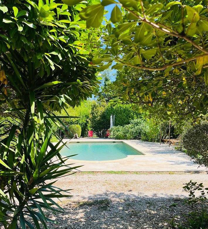 Chambre d’hôte pour 2 personnes, avec jardin ainsi que piscine et terrasse