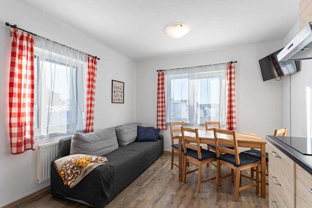 Ganze Wohnung, Two-Bedroom Apartment in Bozi Dar, Keilberg