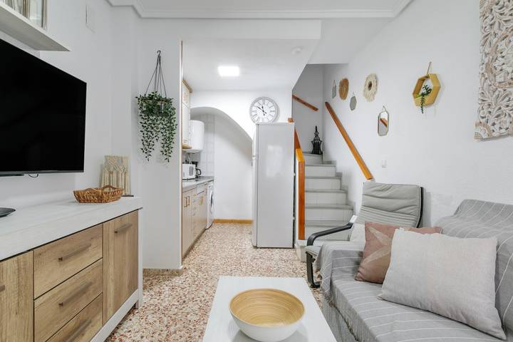 Apartamento entero, Apartamento 'Altea 16 en Santa Pola' con terraza privada, Wi-Fi y aire acondicionado in Platja Llisa (Santa Pola), Santa Pola