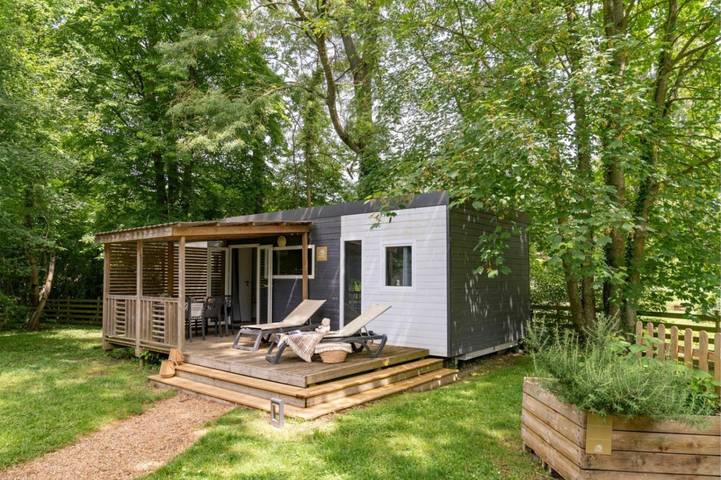 Mobil home pour 5 personnes, avec jardin ainsi que piscine et terrasse, adapté aux familles