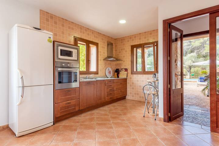 Chalet para 6 personas, con piscina además de jardín y terraza en Mallorca - 4