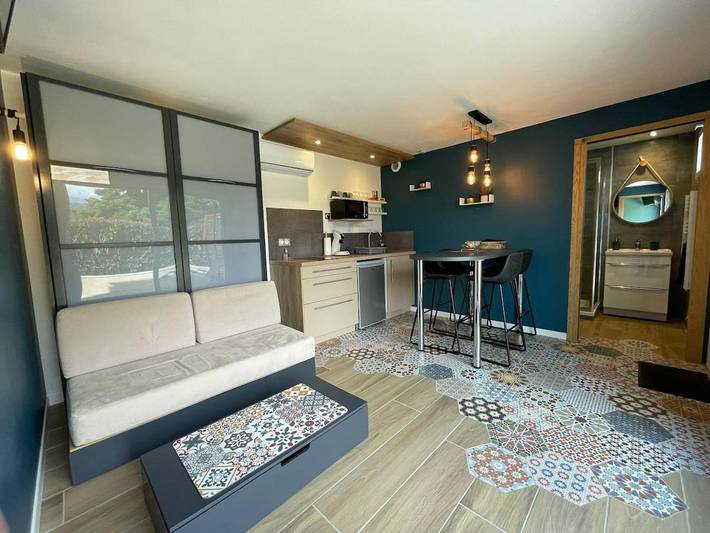 Gîte pour 2 personnes, avec terrasse ainsi que jardin et vue à Burettes - 3