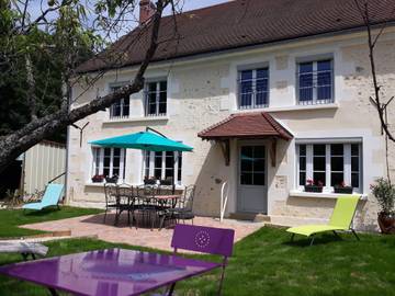 Gîte pour 7 personnes, avec terrasse dans Treigny-Perreuse-Sainte-Colombe
