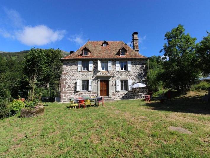 Location de vacances pour 5 personnes, avec jardin à Mandailles-Saint-Julien - 2