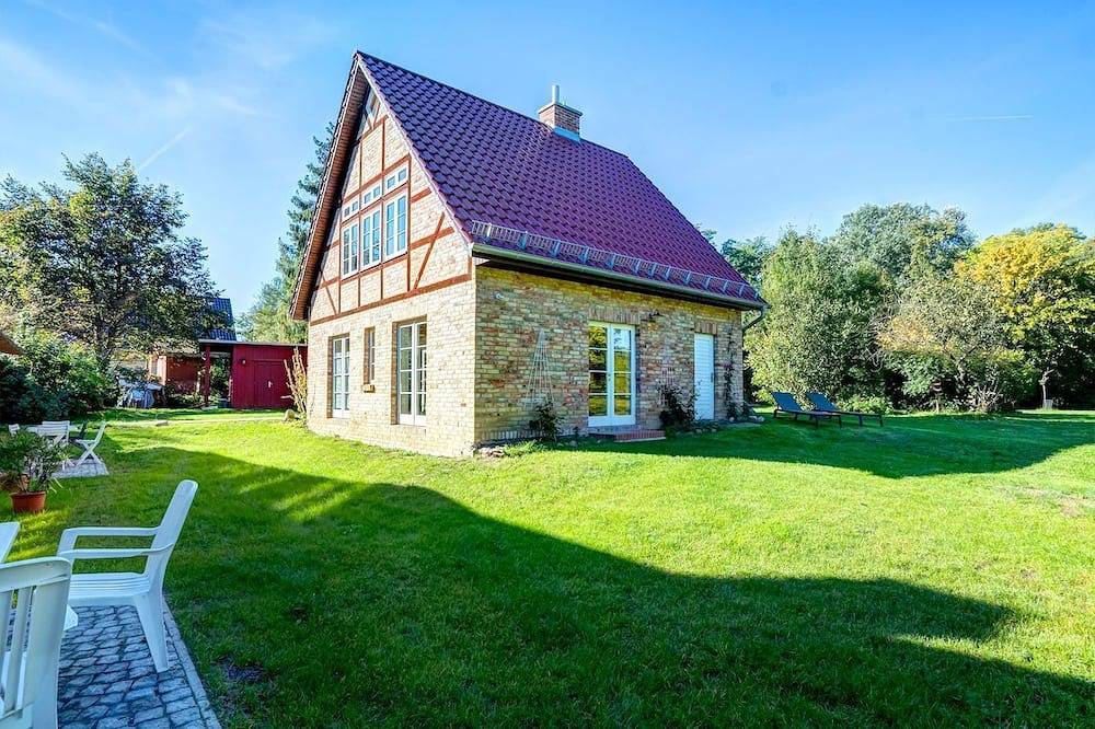 Ganze Wohnung, Ferienhaus bis 6 Per.; Kamin, große Kü, Garten - Katen am Schwanenteich in Lassan, Stettiner Haff