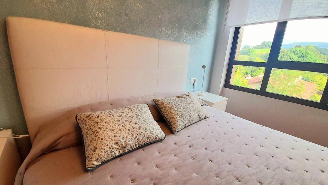 Apartamento entero, Zuberoa- vistas, terraza y parking in Zarauz, Costa Vasca