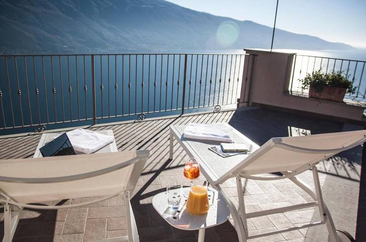 B&b per 2 persone, con sauna e terrazza nonché vista lago e panorama a Tremosine