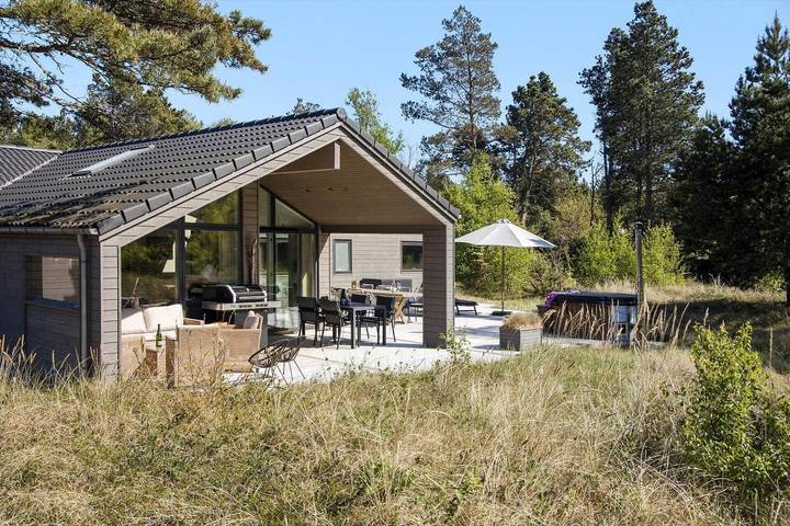 Ferienhaus für 8 Personen, mit Whirlpool und Terrasse sowie Sauna in Kjul Strand