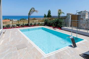 Location de vacances pour 10 personnes, avec vue sur l’océan et piscine ainsi que jardin et terrasse dans Stalos