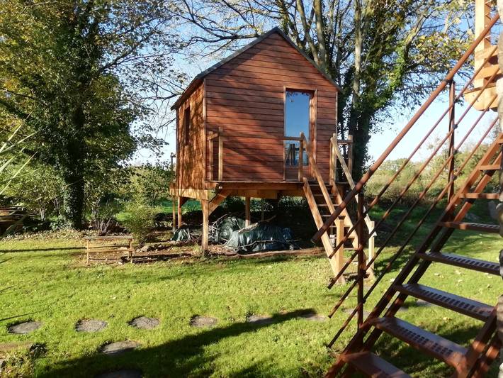 Cabane dans les arbres pour 2 personnes, avec Jardin en Cotes-d'Armor
