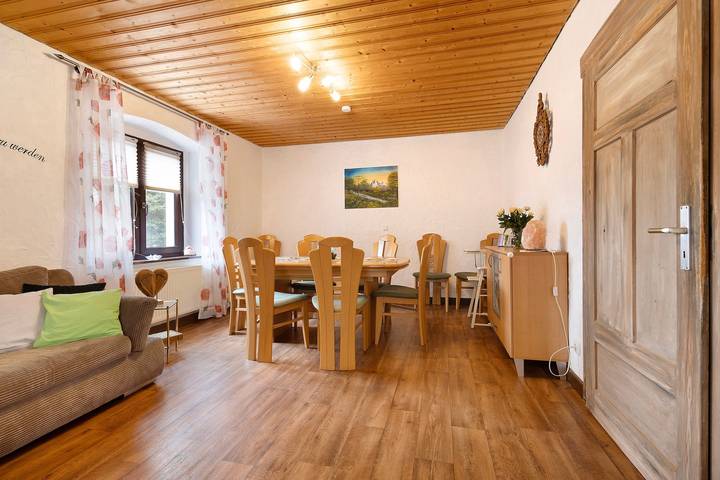 Ganze Wohnung, Ferienwohnung "Buchhaus Vier - Erdgeschoss" mit Gemeinschaftsterrasse und Wlan in Kirchenlamitz, Landkreis Wunsiedel im Fichtelgebirge