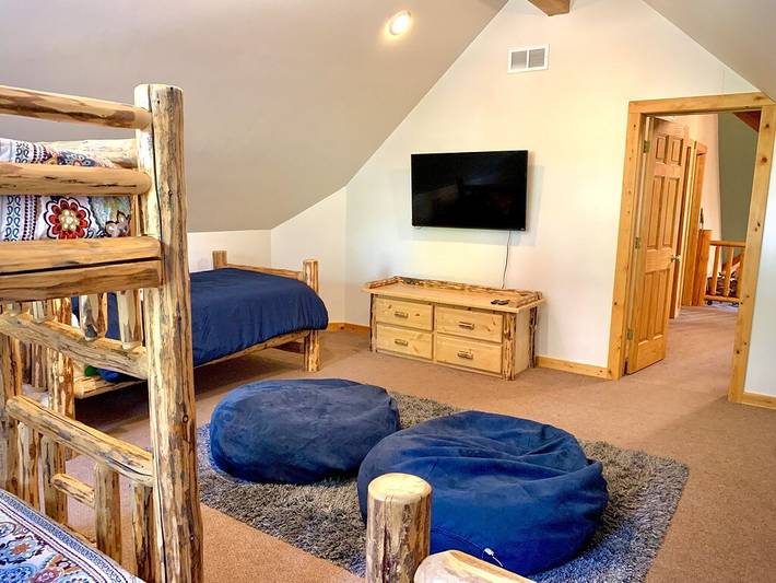 Vacation house for 10 people, with hot tub and pool as well as terrace in McCall