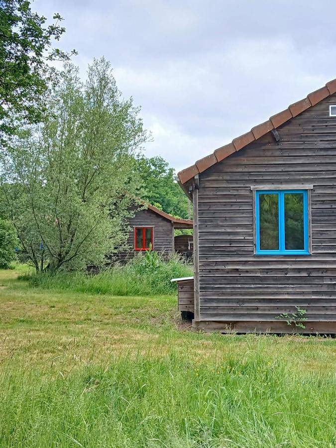 Chalet pour 5 personnes, avec Balcon et Terrasse ainsi que Jardin et Piscine
