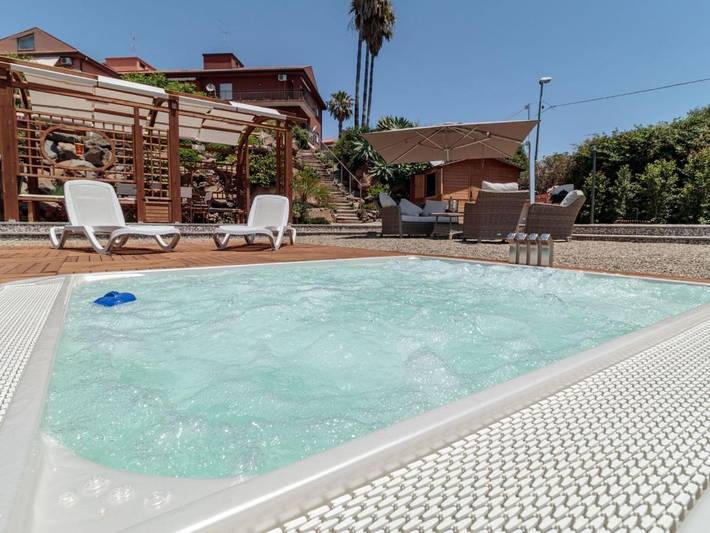 Casa vacanza per 4 persone, con Giardino e Sauna a Aci Catena