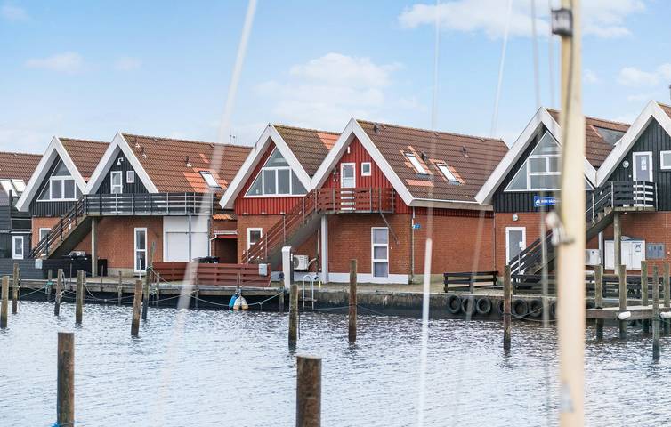 Ferielejlighed for 5 personer, med terrasse i Bork Havn