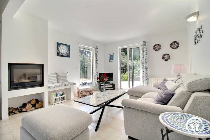 Gîte pour 12 personnes, avec sauna et jacuzzi ainsi que jardin et terrasse