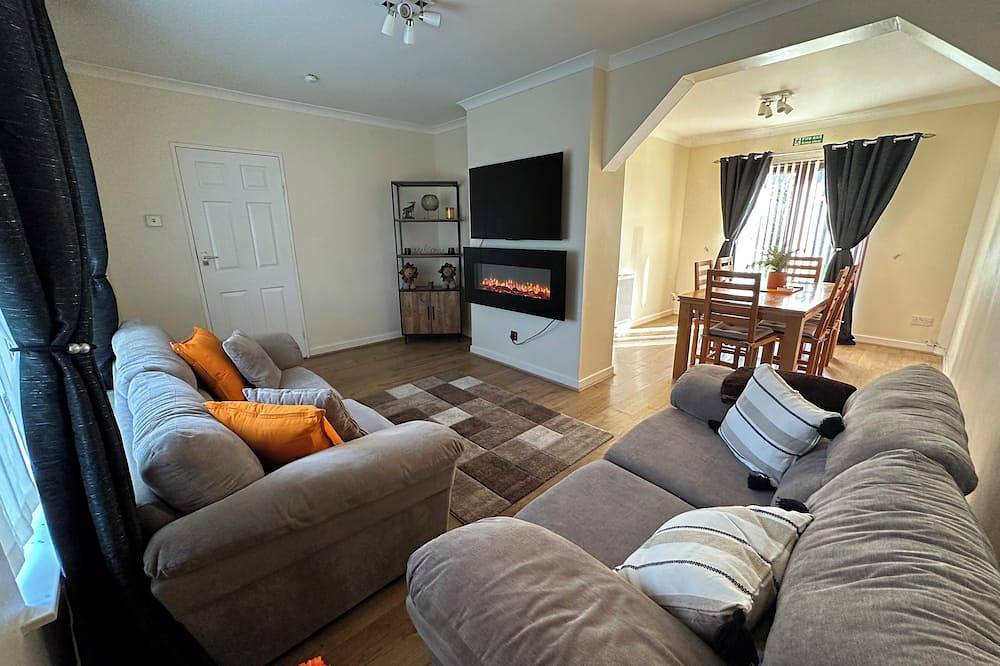 Stunning cozy three bedroom house near Ari in Aberdeen, Aberdeenshire
