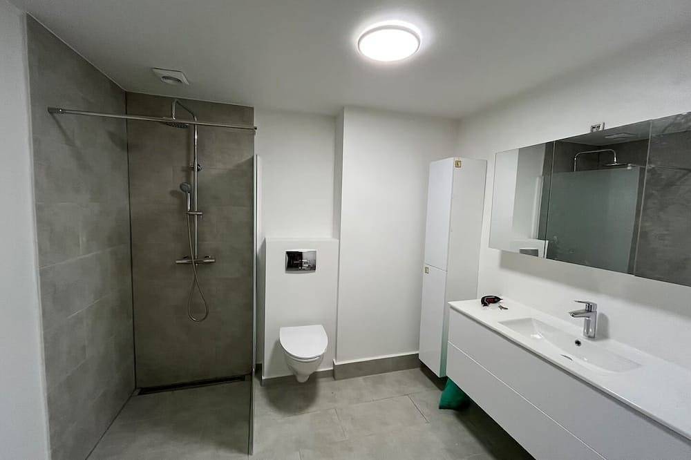 Hel lägenhet, Modern apartment, balcony over Grejs Å, 5 min to Vejle center, free parking in Vejle, Little Belt