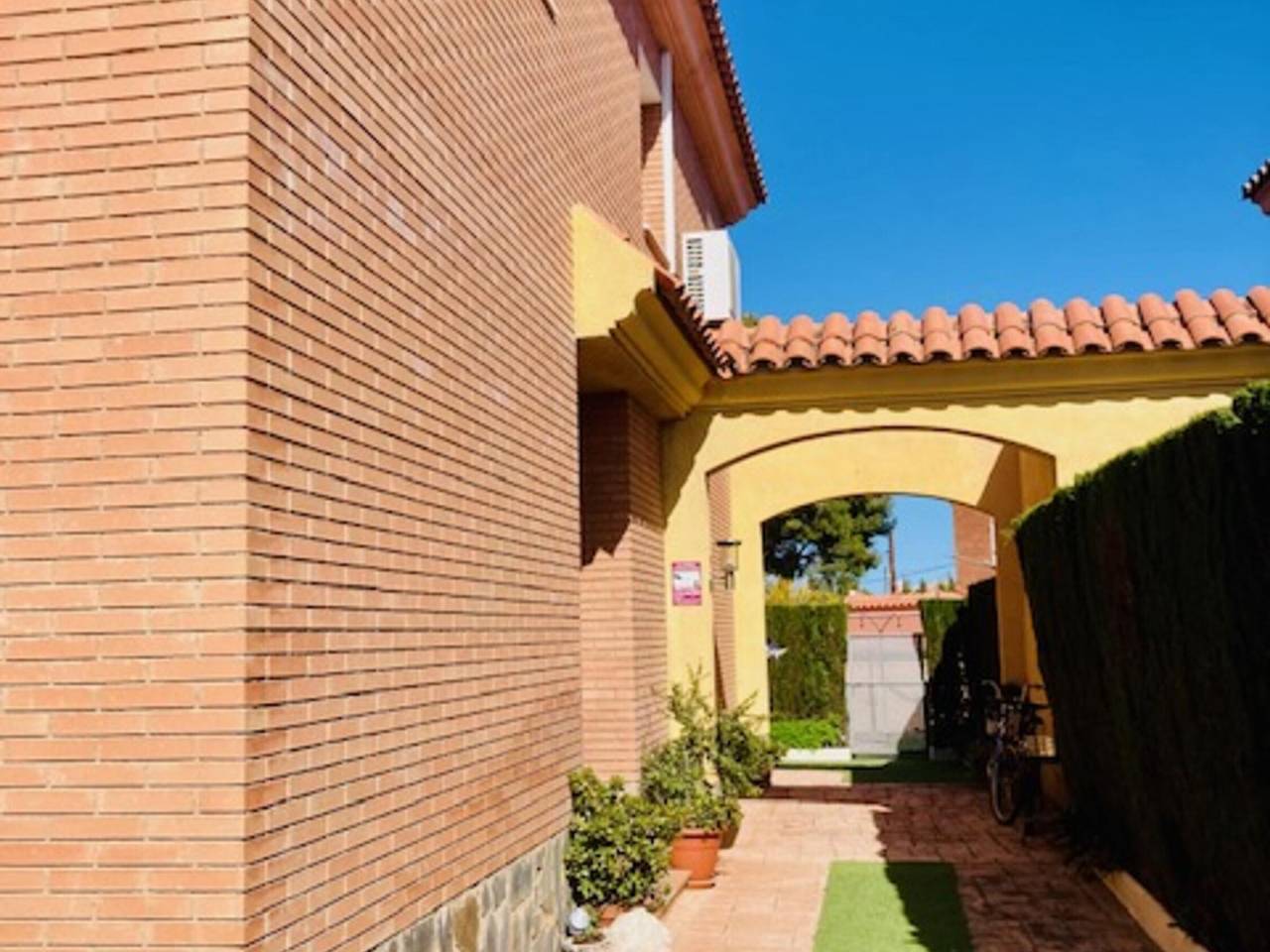 Maison idéale pour familles avec piscine commune à Miami Playa in Mont-roig del Camp, Costa Dorada