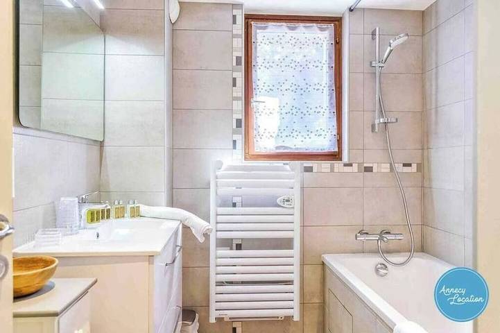 Gîte pour 4 personnes, avec terrasse à Menthon-Saint-Bernard - 3