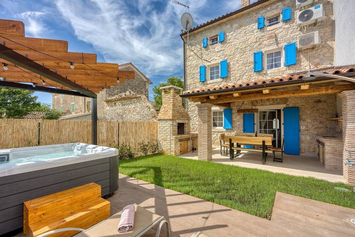 Ferienhaus für 6 Personen, mit Balkon/Terrasse und Garten in Ferenci