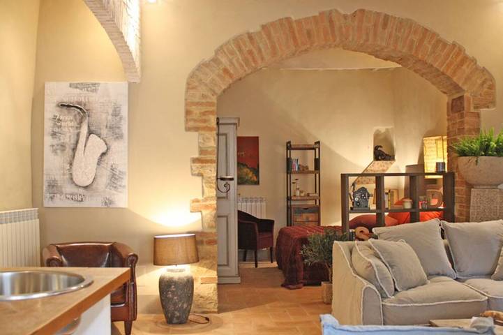 Entire apartment, Highly Rated - Stylish, self-contained apartment in central Todi in Todi, Perugia Province
