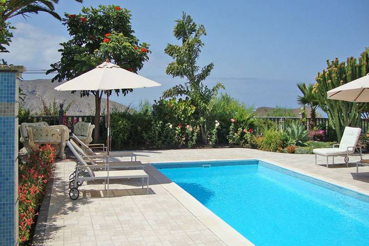 Apartamento de vacaciones para 6 personas, con piscina además de terraza y jardín - 1