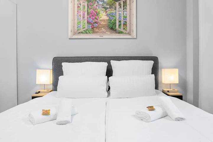 Appartement entier, Design loft, fully equipped, terrace, 2 min Duisburg central station in Homberg/Ruhrort/Baerl, Duisbourg