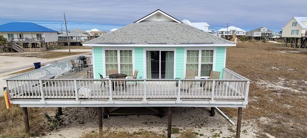 \"Seafari\" - 2 Schlafzimmer Strand-Seite Cottage- es ist perfekt für Ihren Urlaub! in Dauphin Island, Mobile Bay