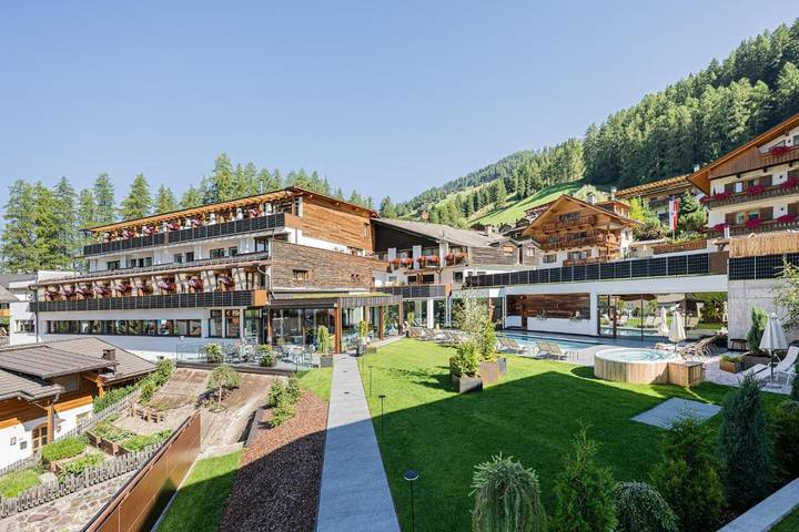 Hotel für 6 Personen, mit Pool und Whirlpool sowie Garten und Sauna, mit Haustier in Sexten
