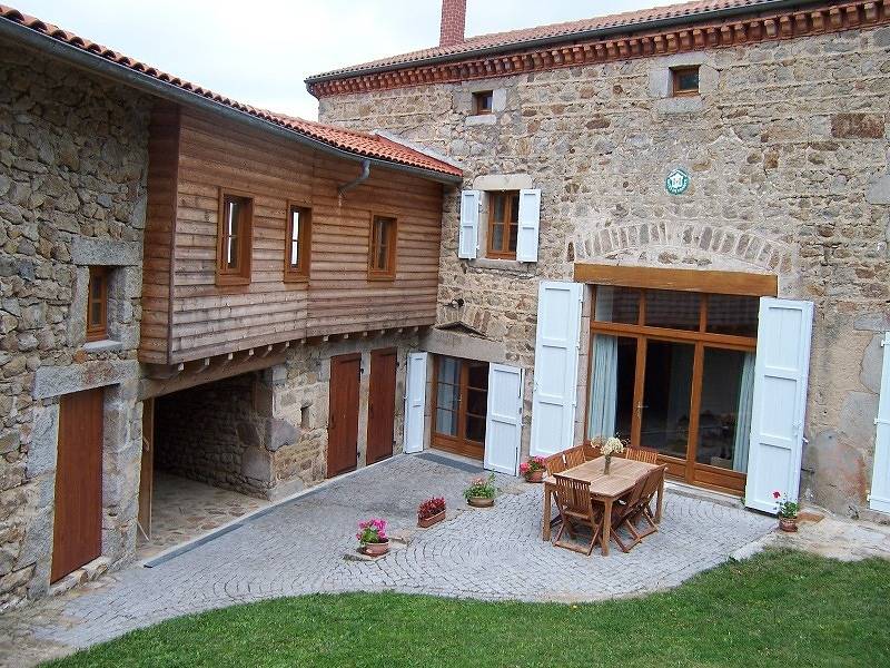 Gîte für 7 Personen mit Garten in Échandelys, Regionaler Naturpark Livradois-Forez