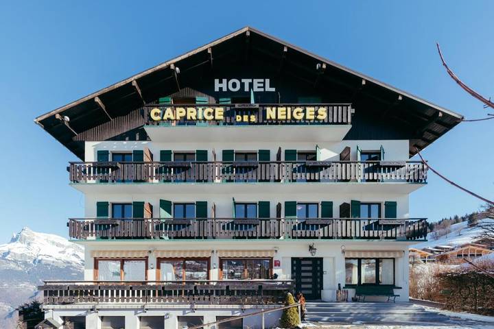 Hôtel pour 2 personnes, avec Terrasse ainsi que Jardin et Vue à Combloux
