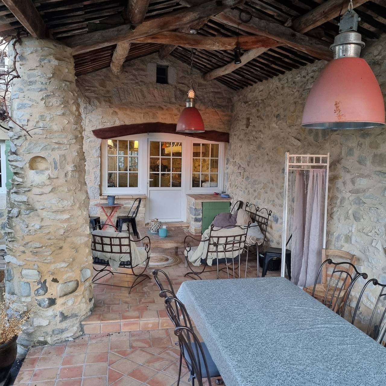 Villa charmante à Lussan avec piscine privée et jardin clos in Lussan, Région de Nîmes