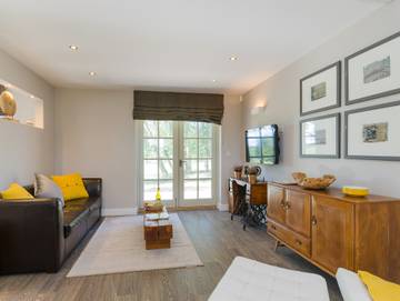 Log Cabin for 2 People in Derbyshire, Midlands, Photo 1