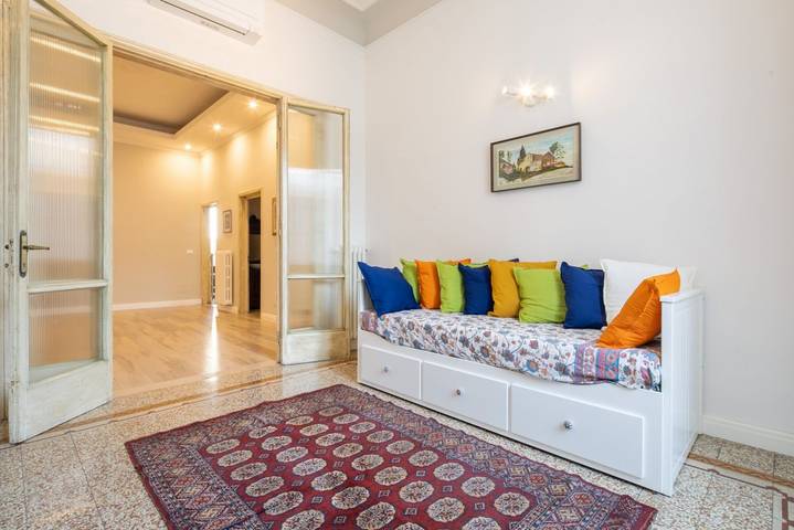 Ganze Wohnung, Ferienwohnung für 10 Personen mit Balkon/Terrasse in Florence city center, Florenz