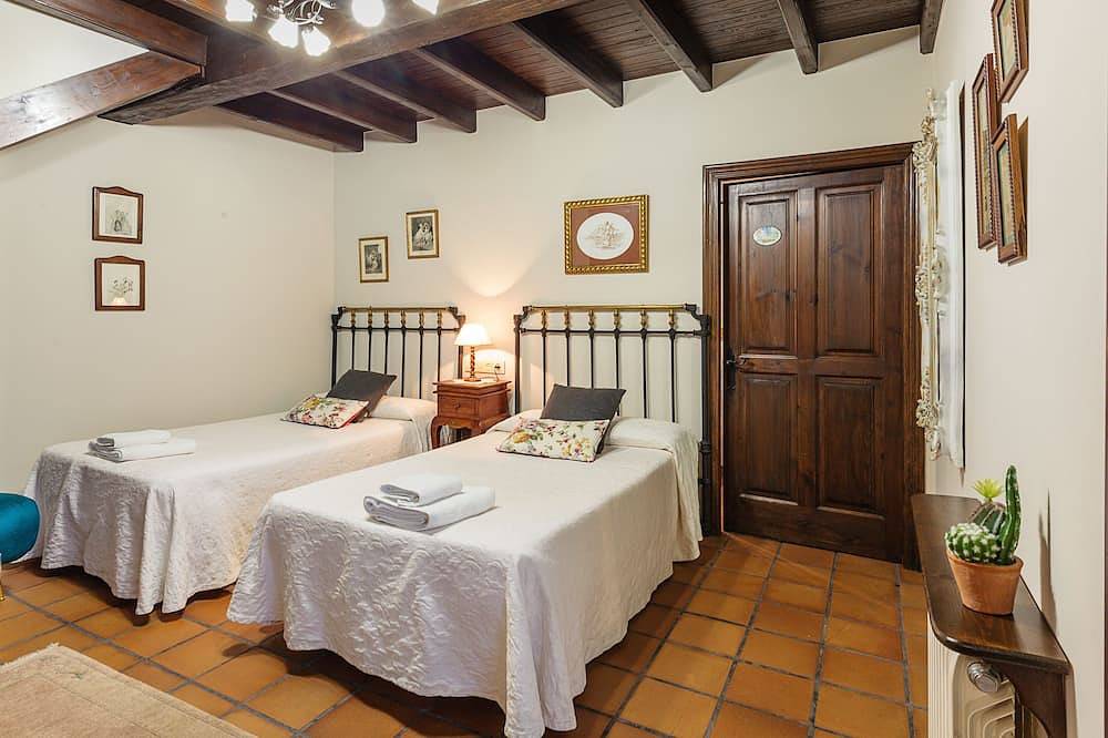Rural house in the heart of Asturias, Comarca de la Sidra, a step away from everything in Cabranes, Costa Verde (Spain)